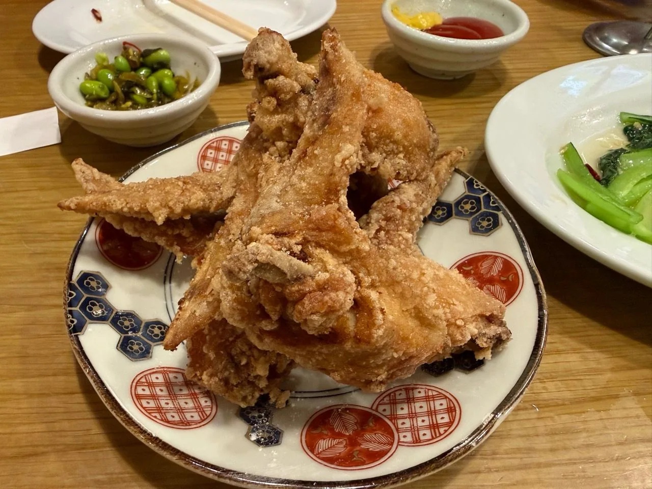 ロッキーカナイ浅草横町で食べた、大きな唐揚げの一皿